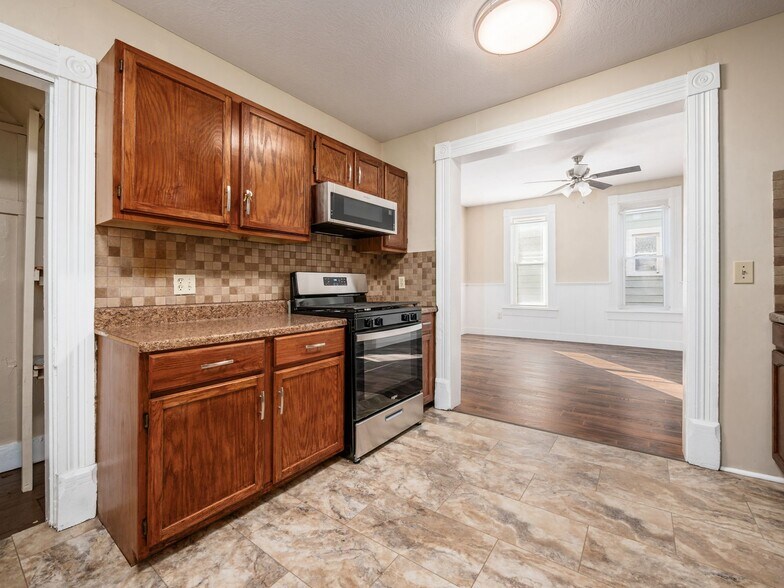 Building Photo - 1447 Hunter Ave