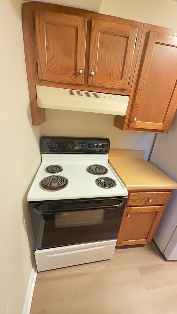 Building Photo - Ideal Home Located in the City Limits