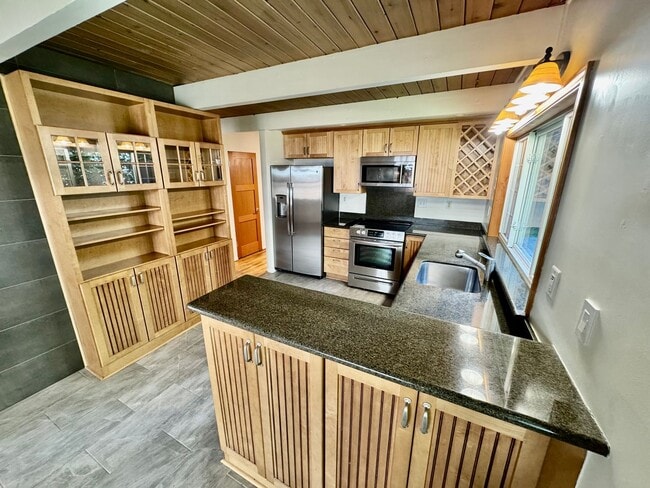 Building Photo - Mid-Century Gem near Meadowbrook Park!
