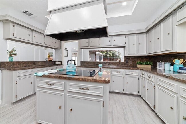 Building Photo - 22122 Woodrose Dr
