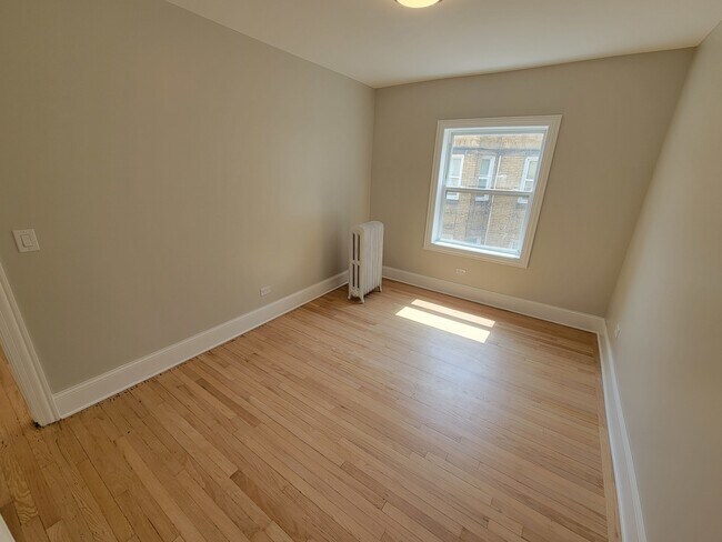 Building Photo - 6418 N Richmond St