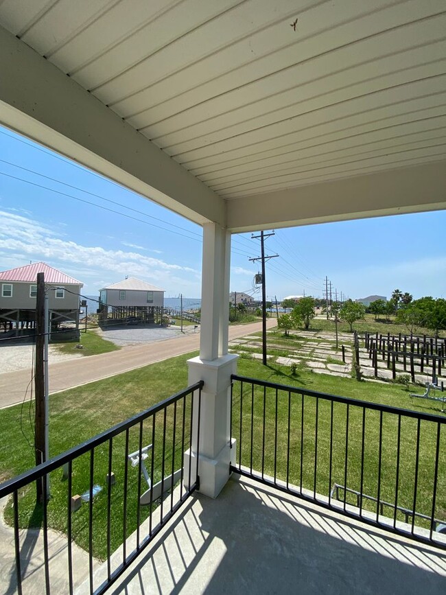 Building Photo - 200 Lakeview Dr