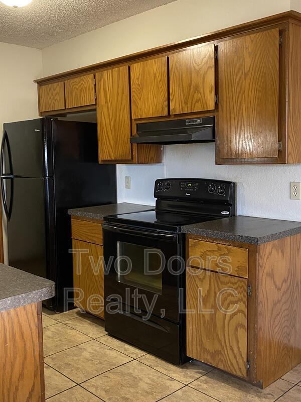 Building Photo - 2820 SE 55th St