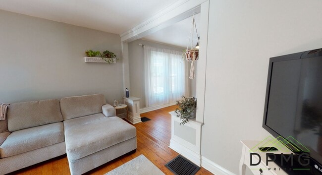 Building Photo - 132 S Clemens Ave