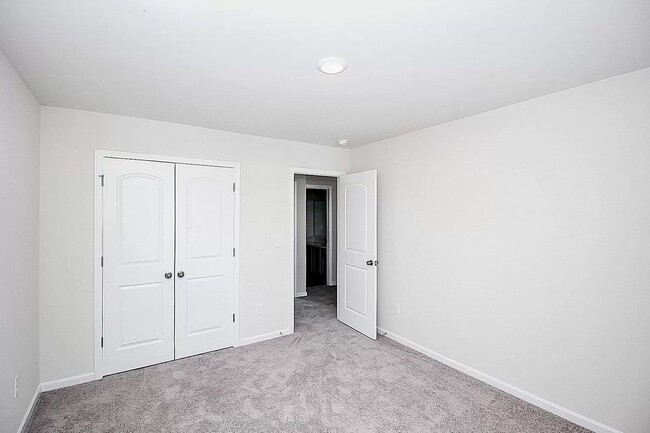 Building Photo - Home with 4 bedrooms, 3 full baths Fence in Yard