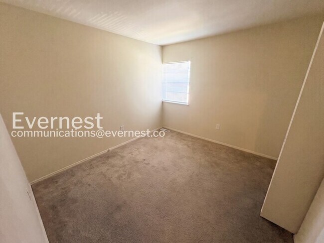 Building Photo - 2 Bed & 1.5 Bath Townhouse in Colonial Heights / Available Soon!