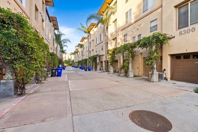 Building Photo - Beautiful 3 BD/2.5 BA, 2 Car Garage, Townh...
