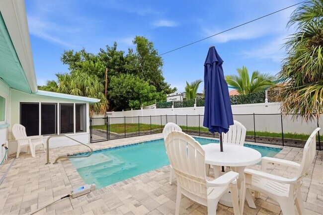 Building Photo - 6309 Flamingo Dr