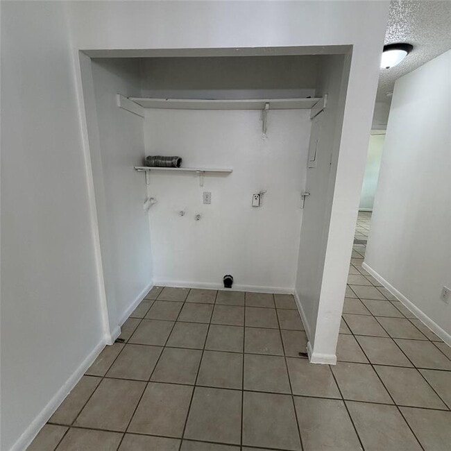 Building Photo - 1301 Greenlawn Pkwy