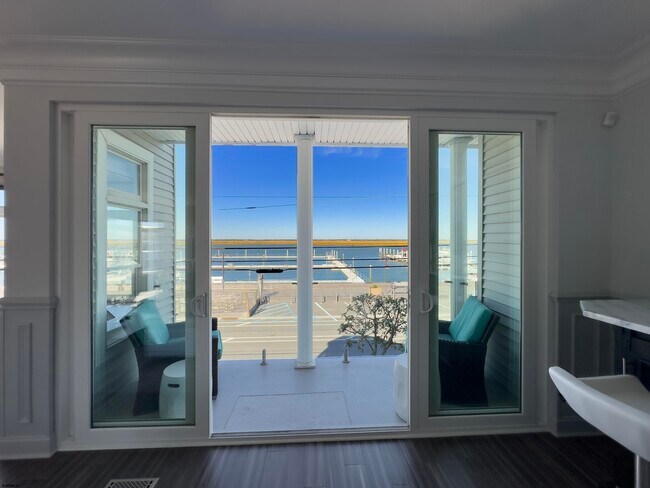 Building Photo - 9416 Amherst Ave