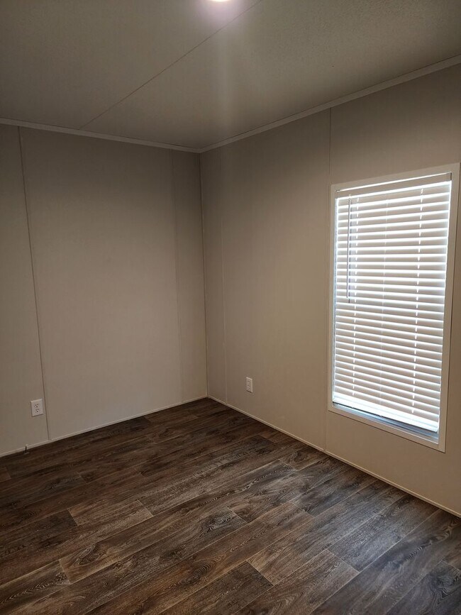Building Photo - 220 CR 2600