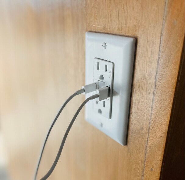 USB and USB-C Outlets - 5018 Bryan St