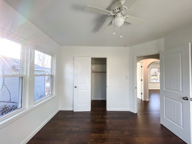 Building Photo - 3509 E 4th St