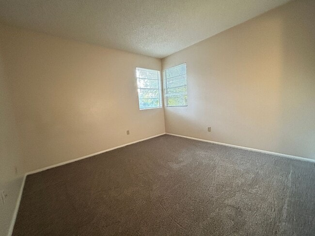 Building Photo - NO HOA- **NEW INTERIOR PAINT AND NEW FLOOR...