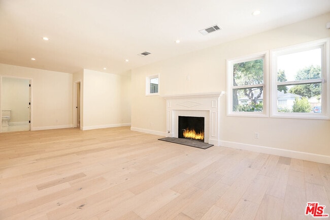 Building Photo - 12524 Woodbine St