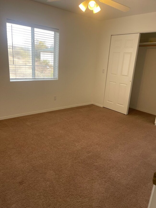 Building Photo - 3 Bed 2 Bath Available Now!! This is a Mon...