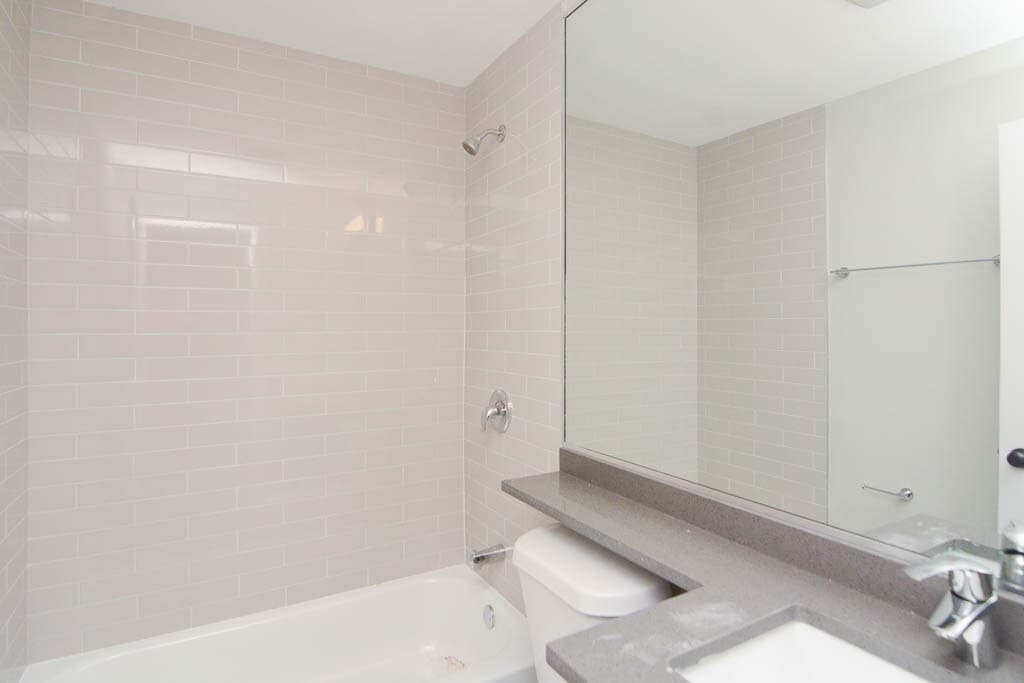 Building Photo - 535 W Surf St