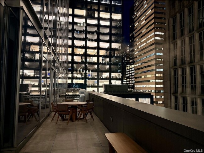 Building Photo - 20 W 53rd St