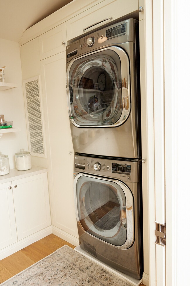 Building Photo - 14 Westwind St