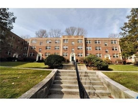 Building Photo - 1498 Beacon St
