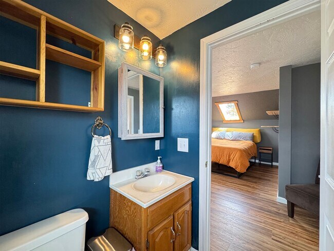 Building Photo - Charming Home for Lease