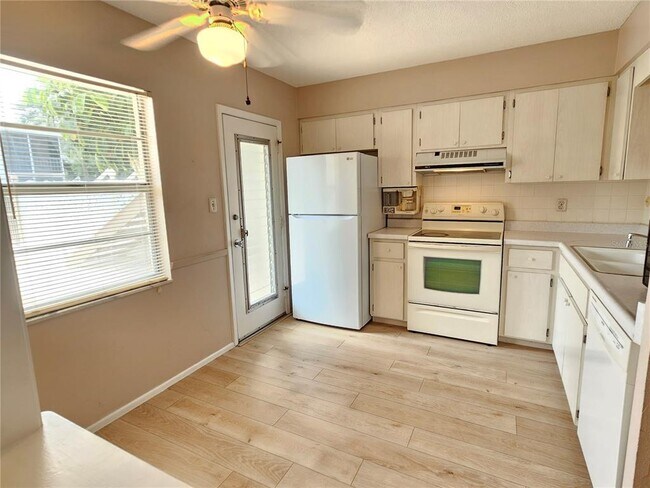 Building Photo - 509 W Venice Ave