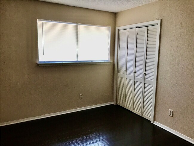 Building Photo - 12029 Greenwood Forest Dr