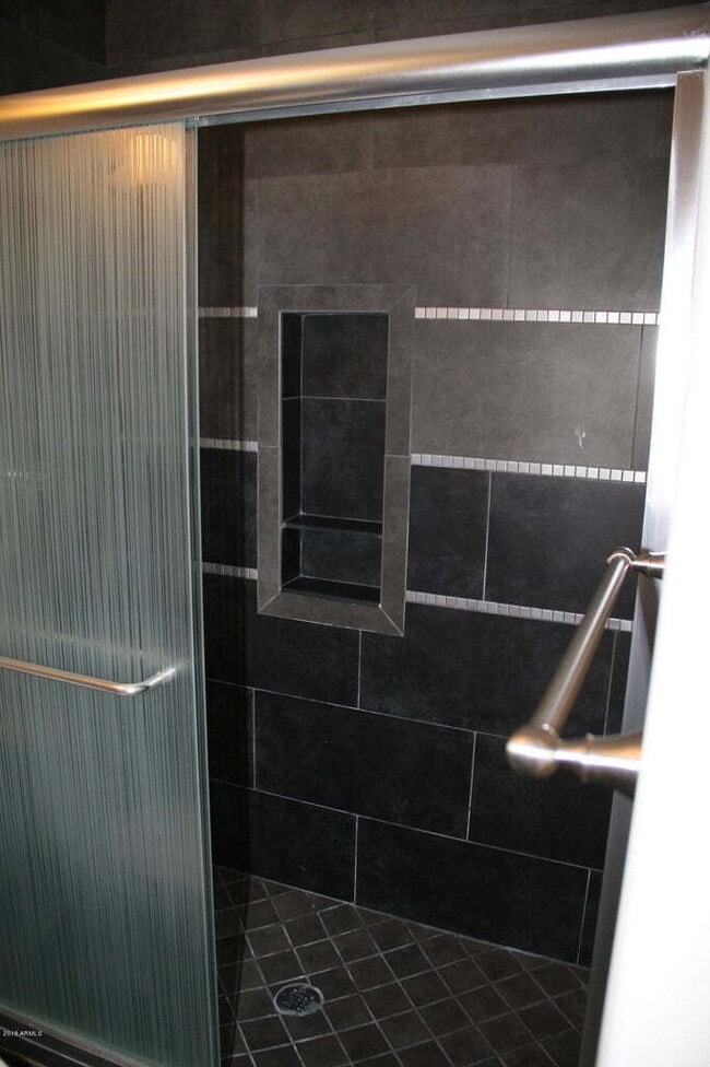Building Photo - Two Bedroom in Tempe