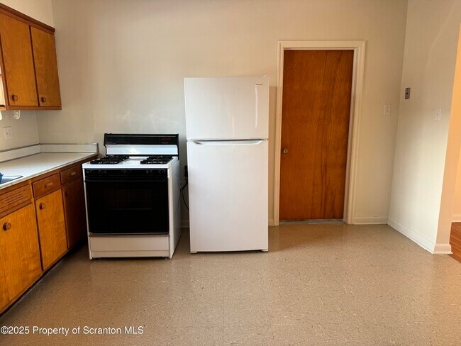 Building Photo - 901 S Webster Ave