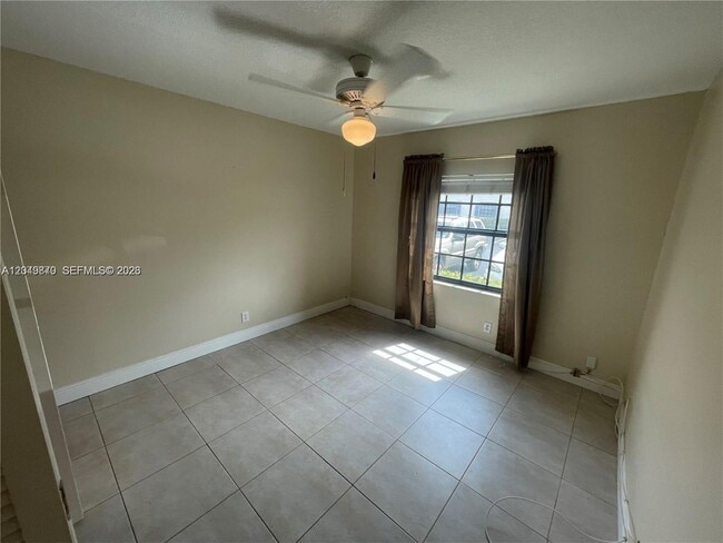 Building Photo - 110 Cypress Club Dr