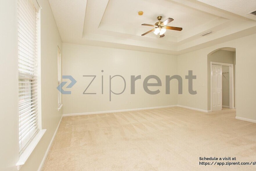 Building Photo - 909 Corsica Ln