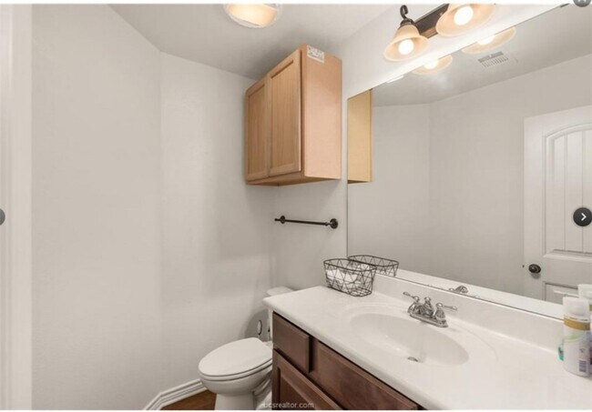 Building Photo - 915 Emerald Dove Ave