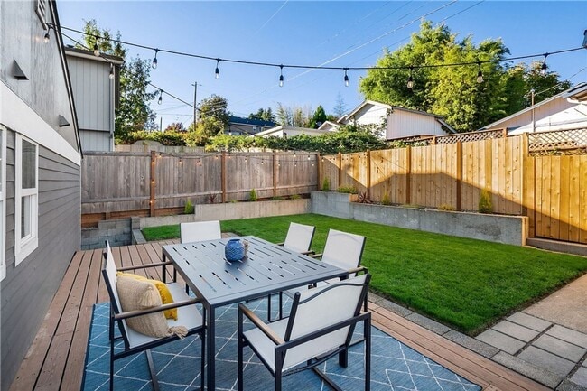 Building Photo - Updated 3 bed, 2 bath home in Greenwood