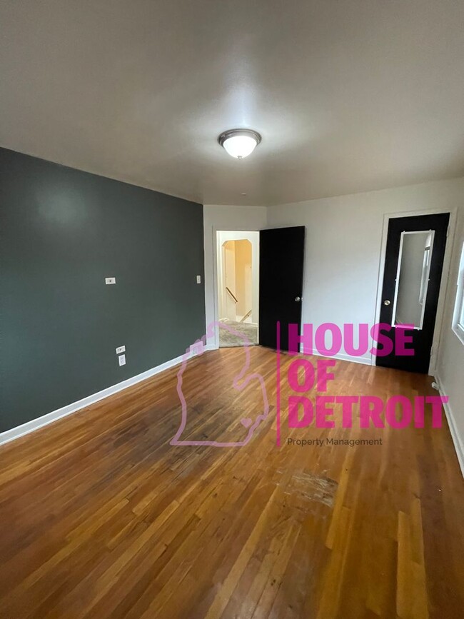 Building Photo - 3 BEDROOM | 1.5 BATH | FREE PRE SCREEN