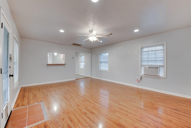 Building Photo - 4310 E Toliver St
