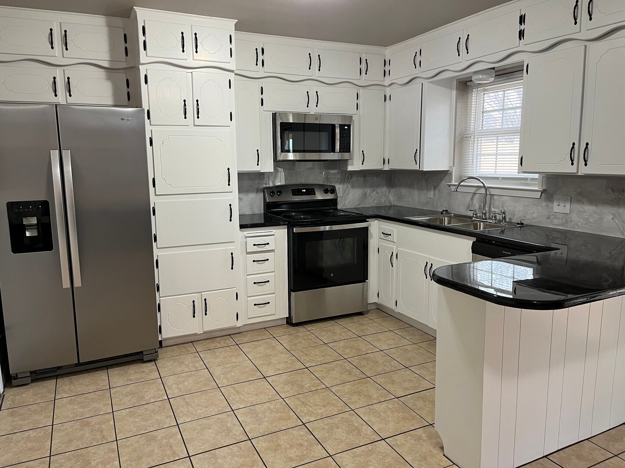 Building Photo - 4711 Lois Ln