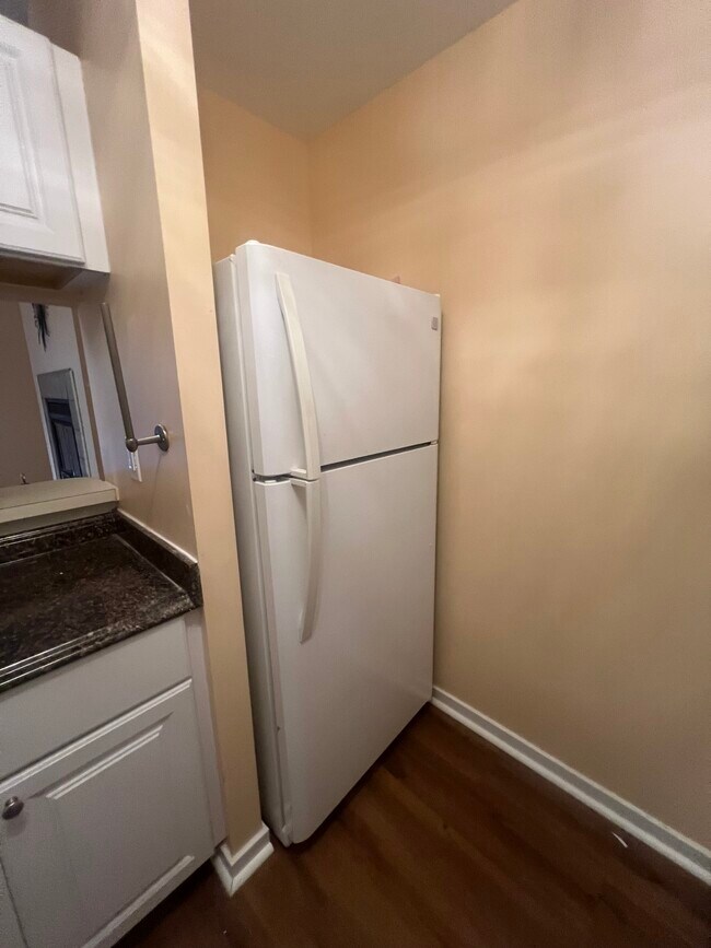 Building Photo - 51 Greenwich Pl