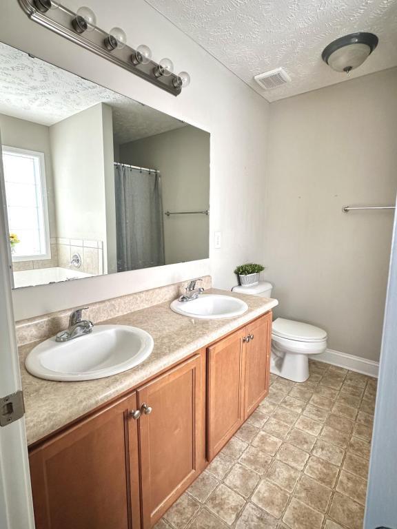 Building Photo - 591 Copper Creek Dr