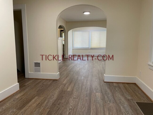 Building Photo - 253-255 Rocket St