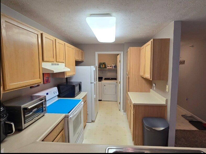 Kitchen with Washer Dryer Hook-up - 240 Legends Creek Pl