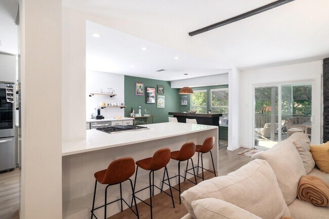 Building Photo - 2205 Trede Dr