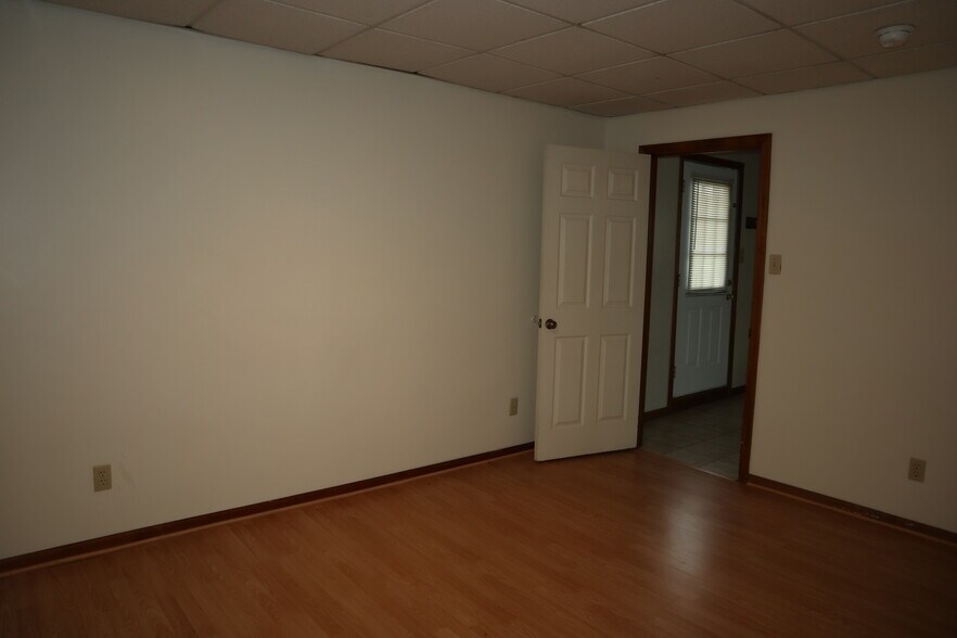 Building Photo - 452 3rd St