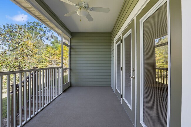 Building Photo - Villas of West 3Bed/2Bath End Unit