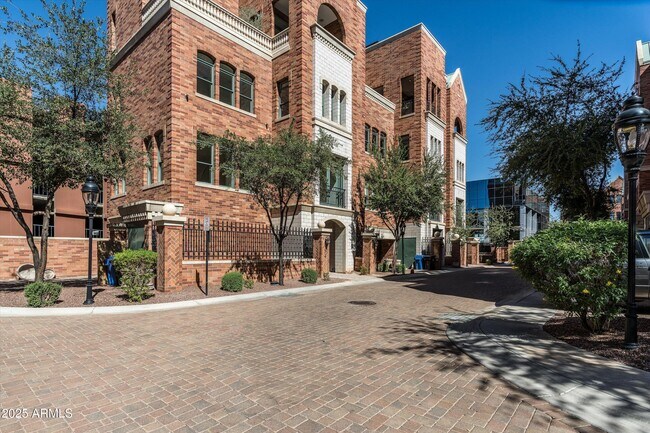 Building Photo - 54 W Palm Ln