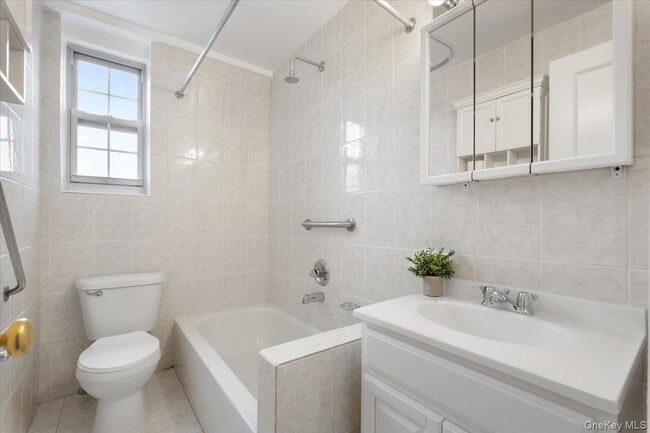 Building Photo - 45 Popham Rd