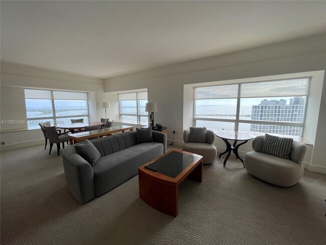 Building Photo - 1435 Brickell Ave