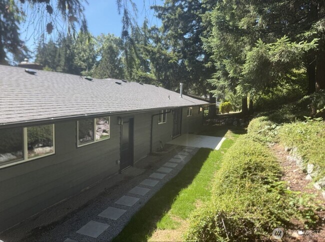 Building Photo - 4515 Chrisella Rd E