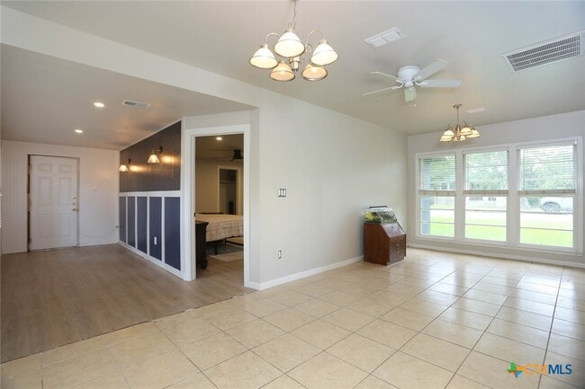 Building Photo - 621 Hackberry St