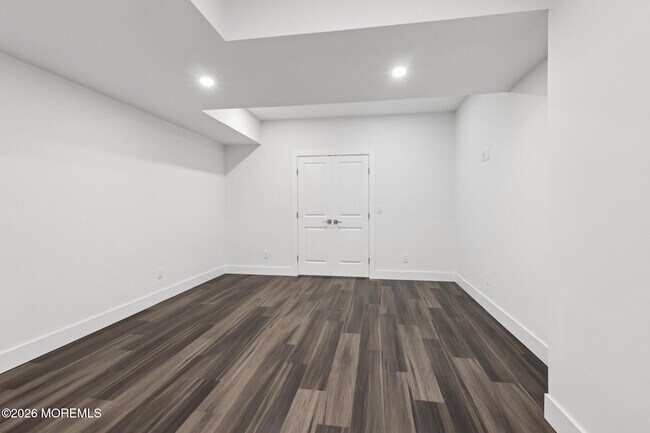 Building Photo - 2 Dogleg Ln
