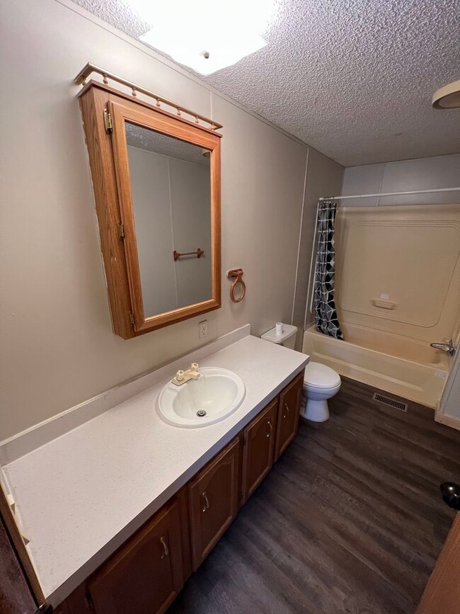 Building Photo - 2 Bedroom 2 Bath Updated Mobile Home in Cliffview Mobile Home Park. Very well kept-up area.